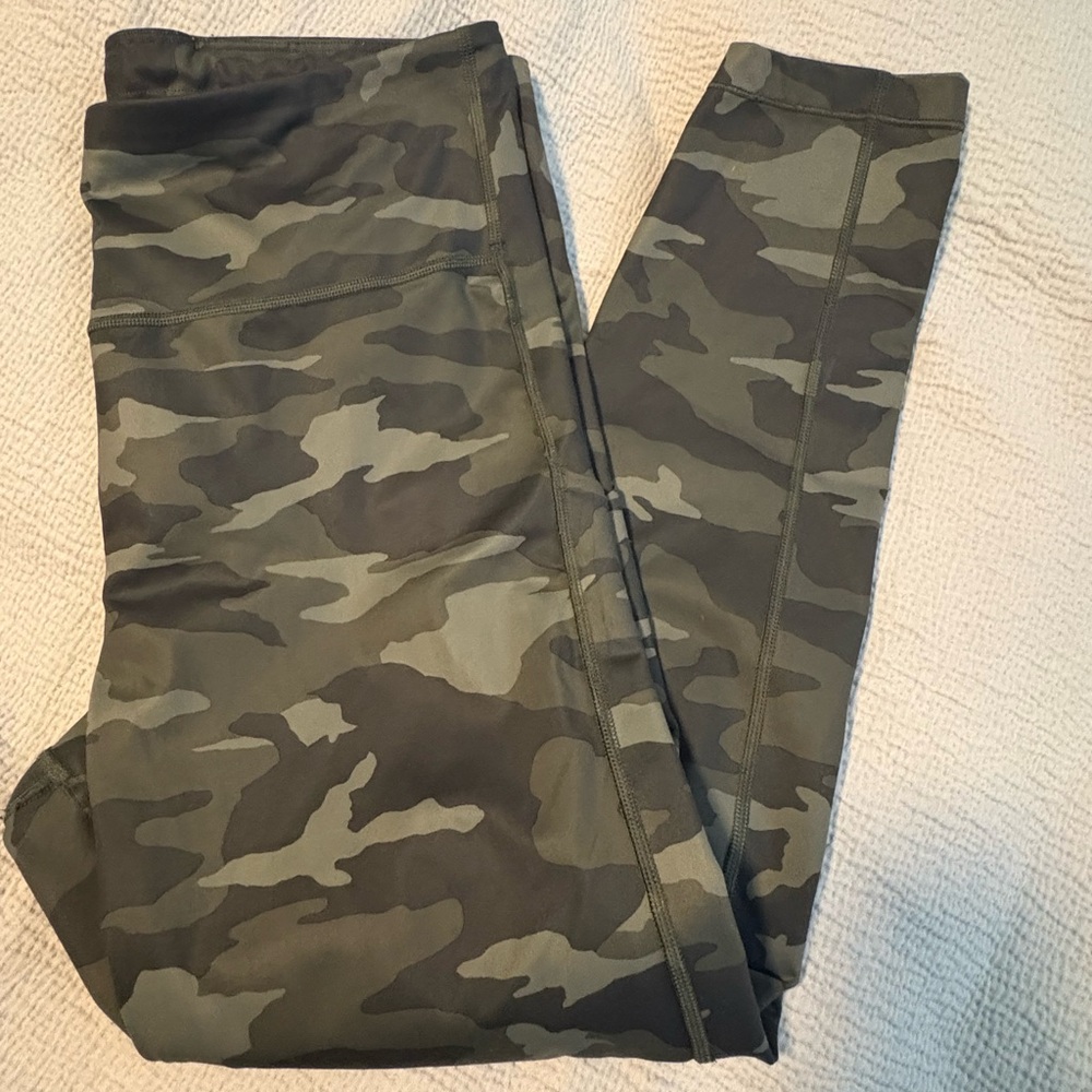 ATHLETA ULTIMATE CAMO 7/8 TIGHT